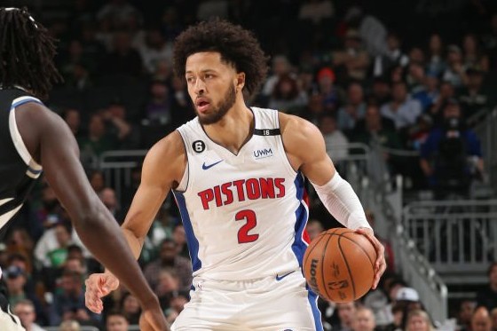 本场比赛,活塞后卫凯德-康宁汉姆上场36分钟,23投11中,得到27分6篮板7