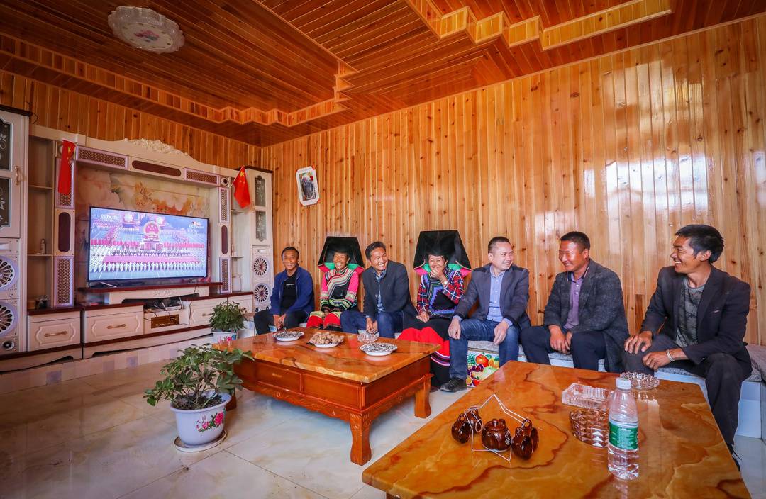 镜头下的大凉山：凉山州成立70周年县市风采——盐源县休闲区蓝鸢梦想 - Www.slyday.coM