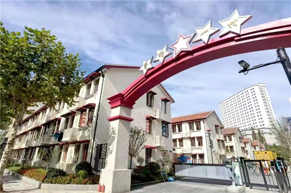 老年居民在这里老有所依、老有所乐、老有所得，曹杨一村获评全国示范性老年友好型社区