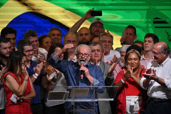 “巴西”外媒分析：卢拉新政府将面临诸多挑战