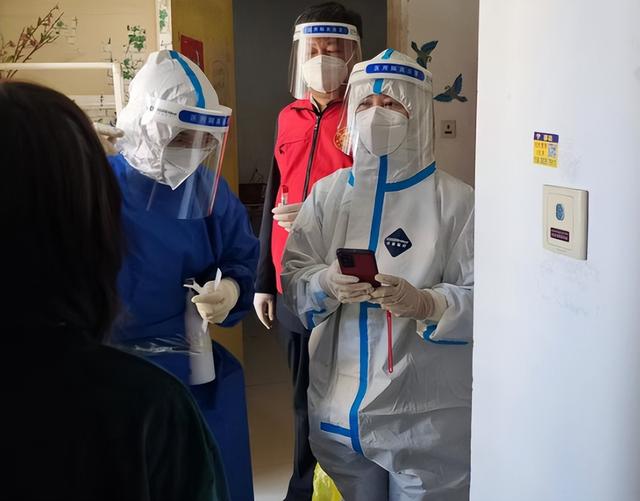 让党徽闪耀在为人民服务的抗疫一线 郑州市人社系统党员下沉四季园社区“双报到”休闲区蓝鸢梦想 - Www.slyday.coM