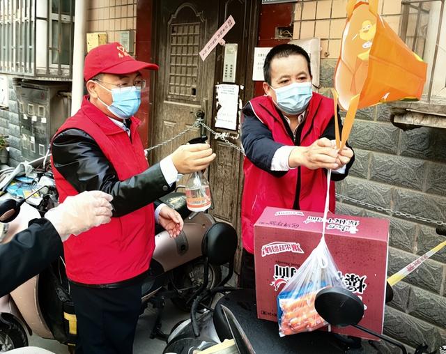 让党徽闪耀在为人民服务的抗疫一线 郑州市人社系统党员下沉四季园社区“双报到”休闲区蓝鸢梦想 - Www.slyday.coM