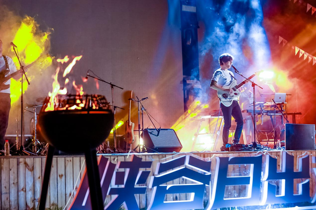 当S12全球总决赛遇上露营派对，潮流社交让电竞找到归属感休闲区蓝鸢梦想 - Www.slyday.coM