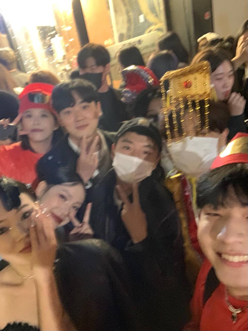 对话梨泰院财神爷扮演者：和“玉皇大帝”合照，与死神擦肩而过休闲区蓝鸢梦想 - Www.slyday.coM