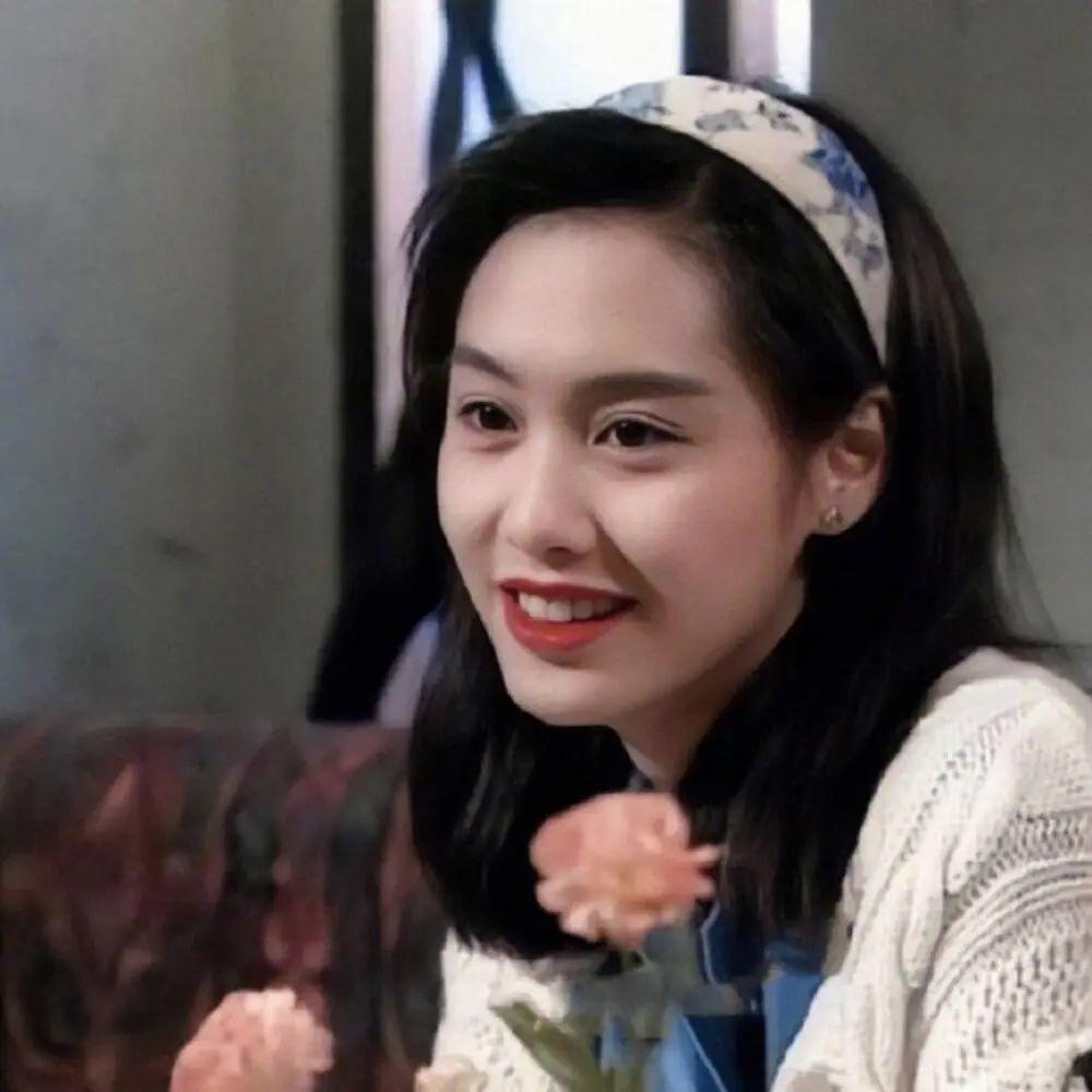 还真就是网友的那句话:朱茵的眼睛一眨,我的心就为之一颤.