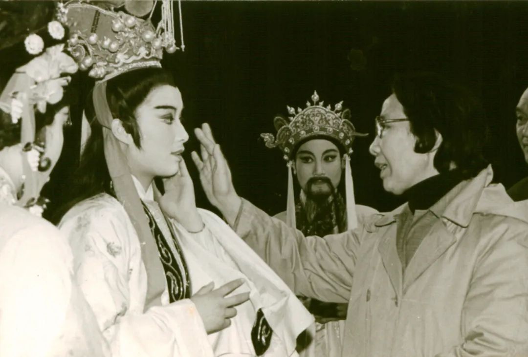 1984年4月在上海人民大舞台演出《汉宫怨》后来自袁雪芬老师的殷切