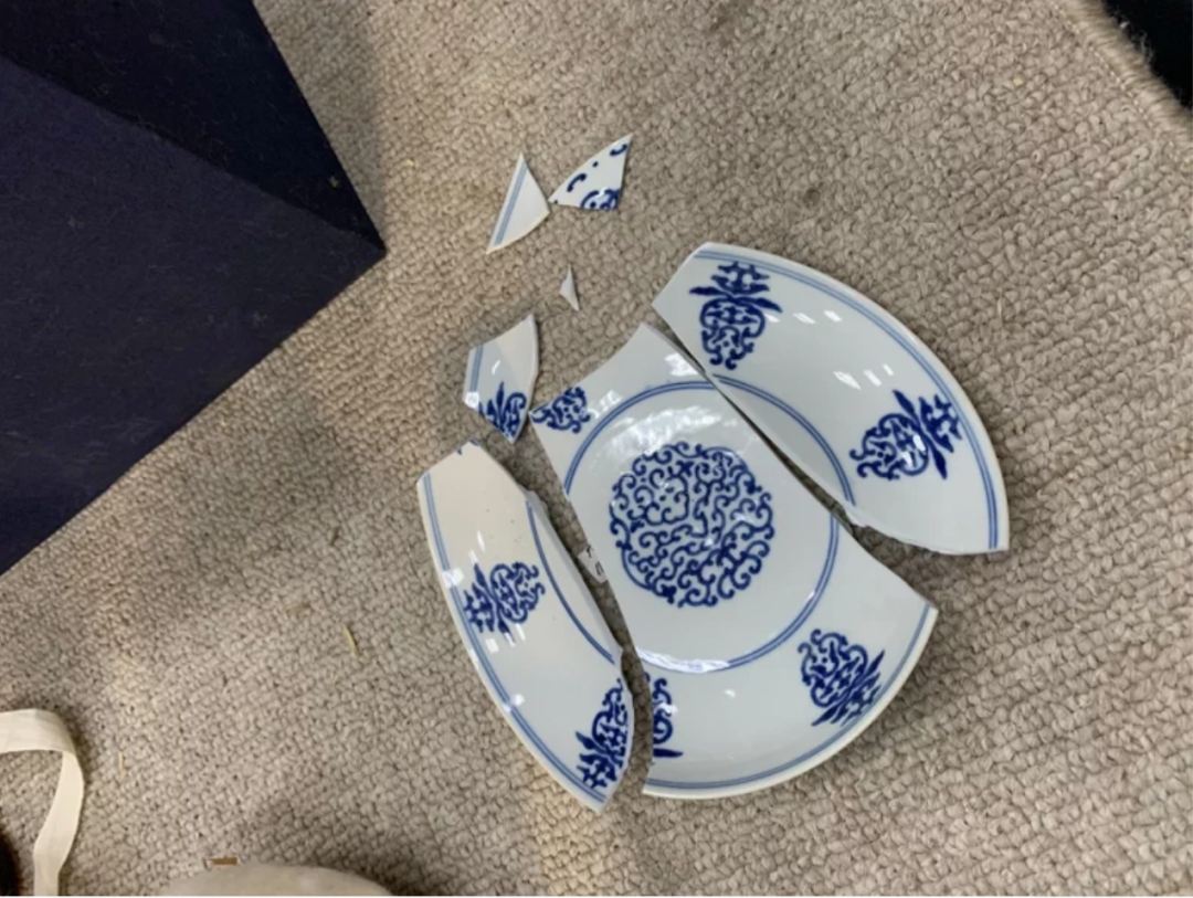 台北故宫打碎文物不是第一次了，院长：涉事人员自责到“睡不着觉”休闲区蓝鸢梦想 - Www.slyday.coM