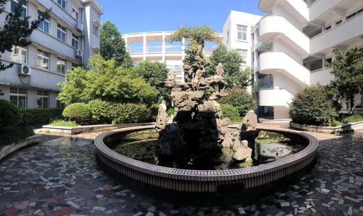 杭州这所小学搬迁，几个地方出镜率超高！里头有你的记忆吗？休闲区蓝鸢梦想 - Www.slyday.coM