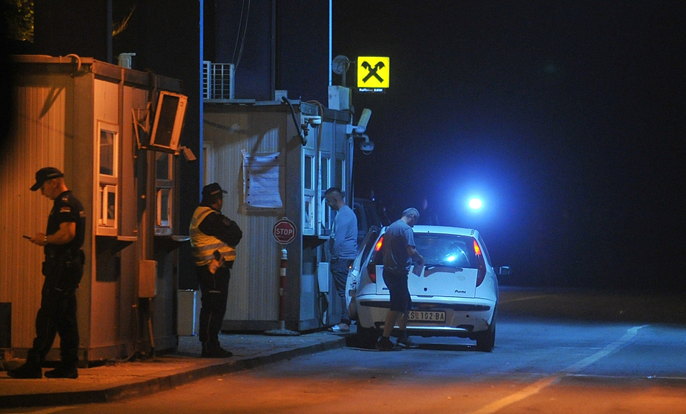 "科索沃车牌"引局势再度紧张 塞尔维亚前线军队高度戒备|塞尔维亚