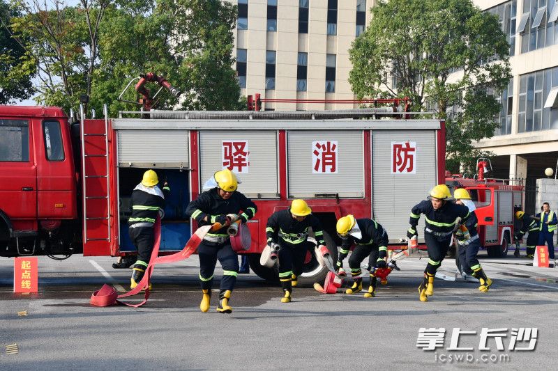 比武场上现灭火真功夫     长沙举行多种形式消防队伍比武竞赛活动休闲区蓝鸢梦想 - Www.slyday.coM