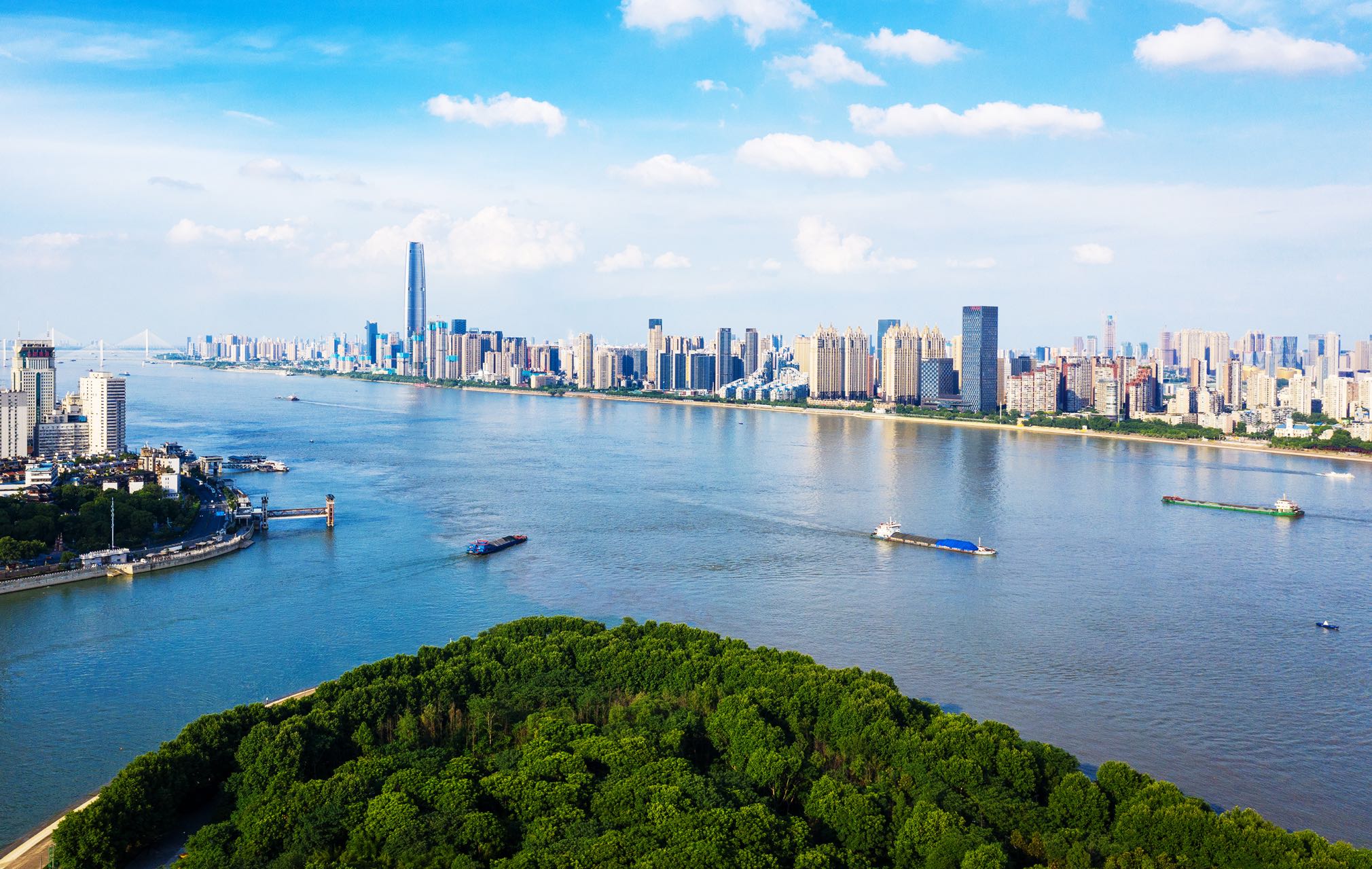 峥嵘十年|武汉:打造创新涌动的新时代英雄城市|武汉市|北斗|5G_新浪新闻