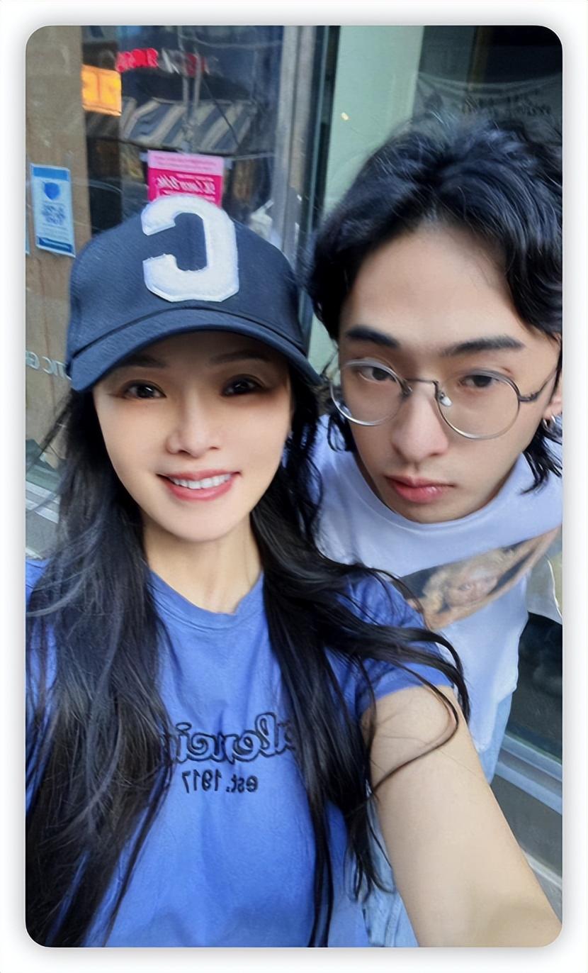 伊能静儿子晒万圣节装扮,穿恨天高性感露脐装,裙子短到仅遮臀部|女装|伊能静|恩利_新浪新闻