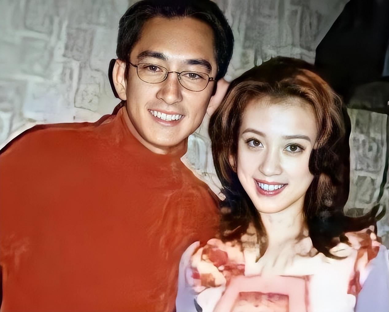 "孔雀公主"金巧巧:嫁入豪门后和丈夫人前恩爱__财经头条