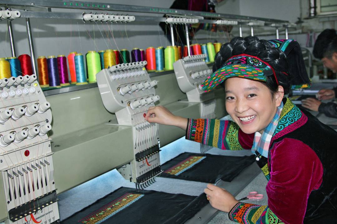 镜头下的大凉山：凉山州成立70周年县市风采——甘洛县休闲区蓝鸢梦想 - Www.slyday.coM