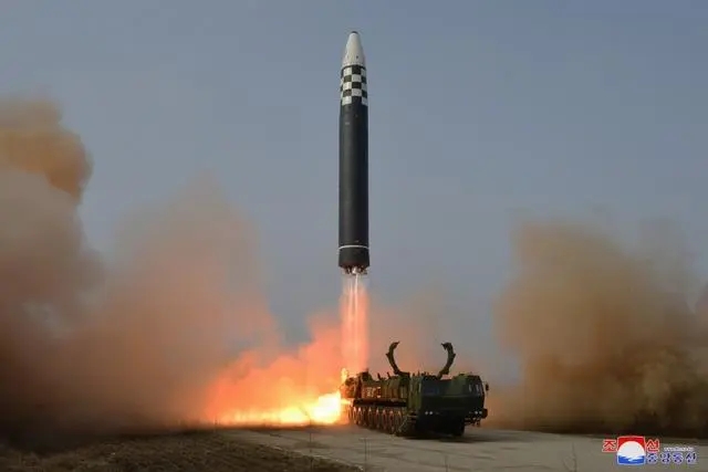 今年3月24日，朝鲜试射“火星炮-17”洲际弹道导弹 图源：朝中社
