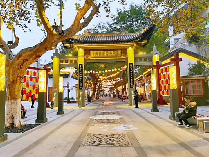 结婚时的旗袍和领带都在这里买，杭州这条“街”35岁了，关于它你有什么样的回忆？休闲区蓝鸢梦想 - Www.slyday.coM