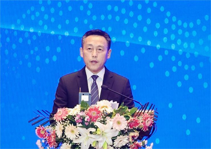 民航局副局长胡振江出席论坛并在开幕式上作主旨讲话