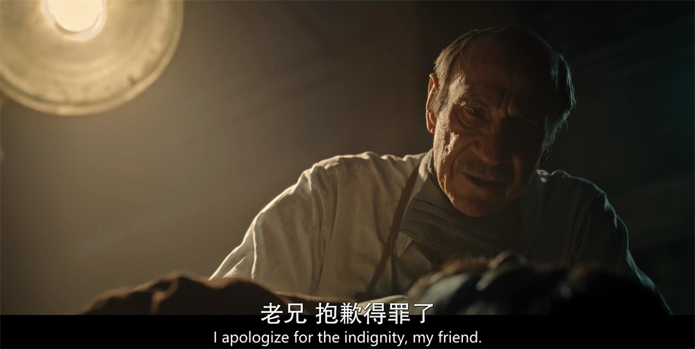 老验尸官用异常残忍的方式,在最后关头破坏了外星生物对他的寄生,以鱼