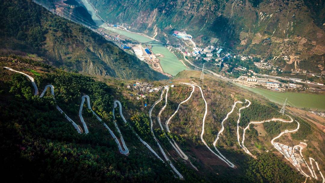 镜头下的大凉山：凉山州成立70周年县市风采——甘洛县休闲区蓝鸢梦想 - Www.slyday.coM