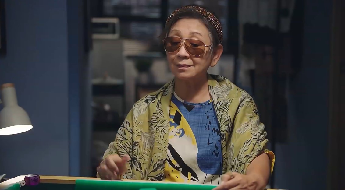 闵老太(鲍起静 饰)