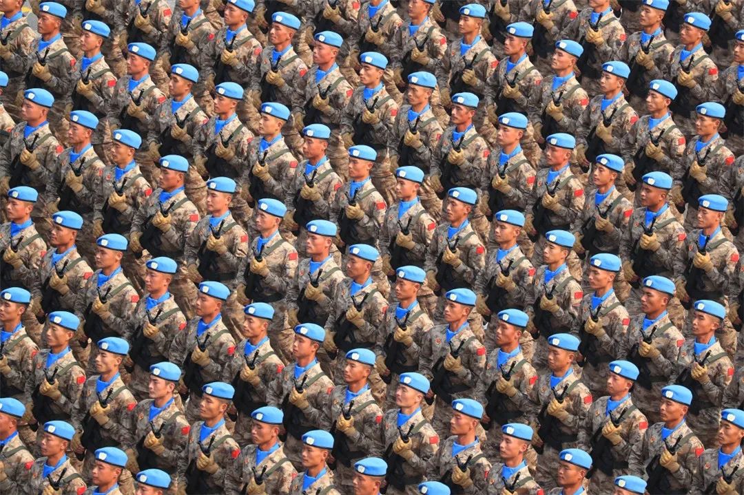 外国士兵在胸牌上写“如果我负伤，请送到中国医院”，蓝盔是中国最闪亮的名片！休闲区蓝鸢梦想 - Www.slyday.coM