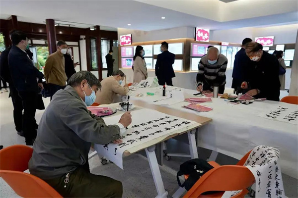 虹口这个社区的“山水庭院”上新了！休闲区蓝鸢梦想 - Www.slyday.coM