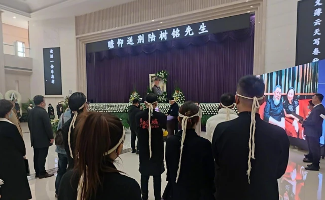 陆树铭线上追思会,妻子悲痛露面,透露丈夫死因:感冒致心力衰竭|高岚|老师|徒弟|追悼会|身体_新浪新闻