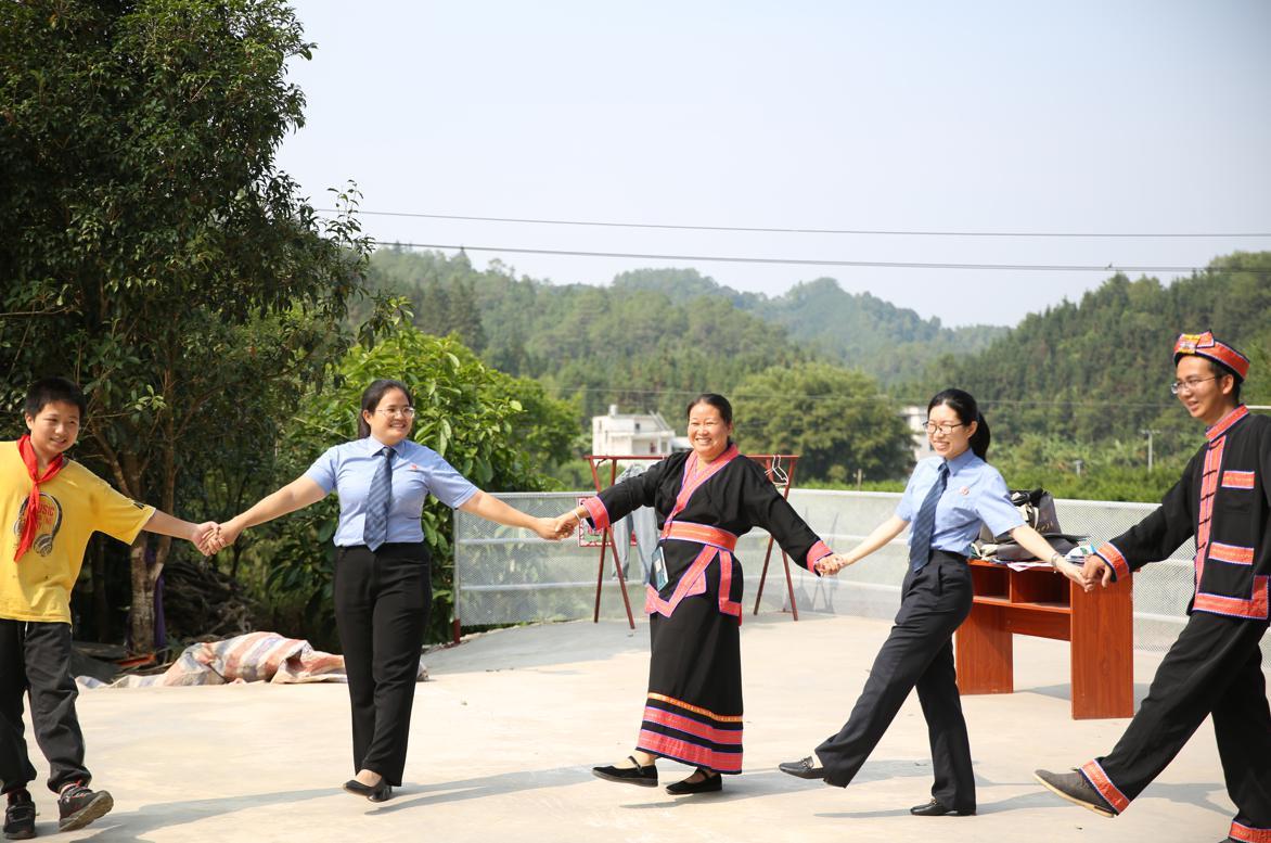 藤县宁康乡:法治护航共绘民族团结"同心圆"|藤县_新浪新闻