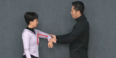 肩膀出现疼痛甚至活动度受限？当心这种病！2个动作帮你缓解休闲区蓝鸢梦想 - Www.slyday.coM