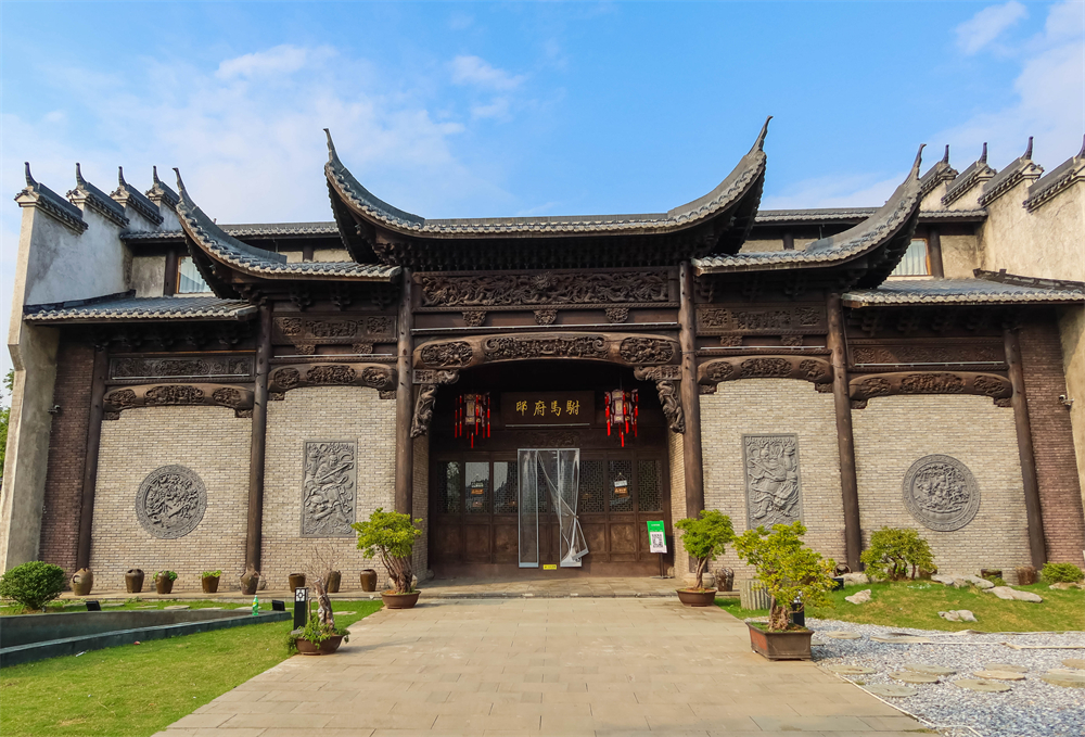 石泉村: 从矿村回归文化古村