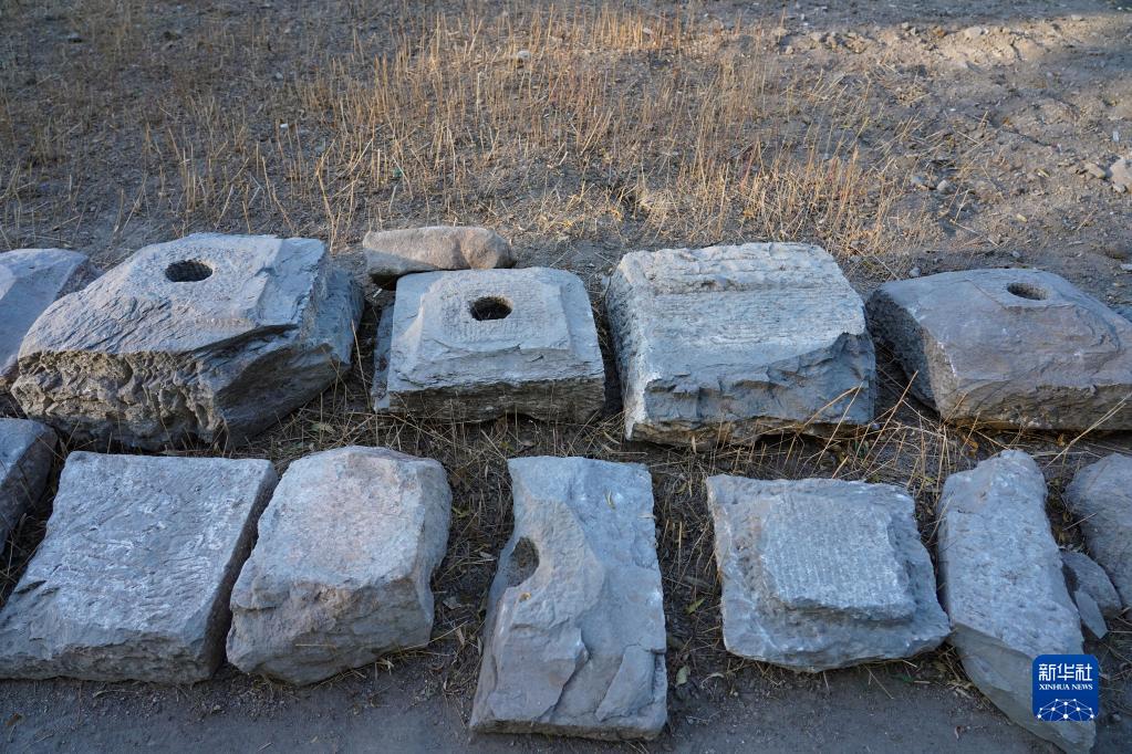 11月4日拍摄的“田字房”出土的部分文物。新华社记者 陈钟昊 摄