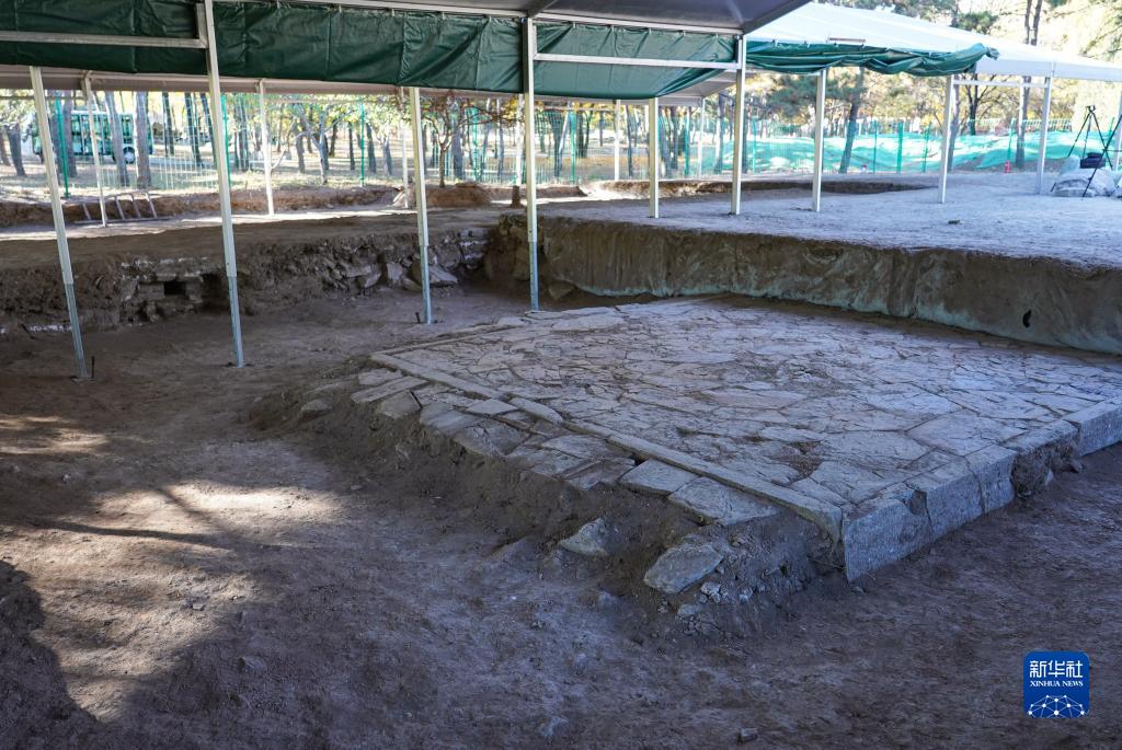 　　11月4日拍摄的位于“田字房”西南方位的天井遗址。新华社记者 陈钟昊 摄