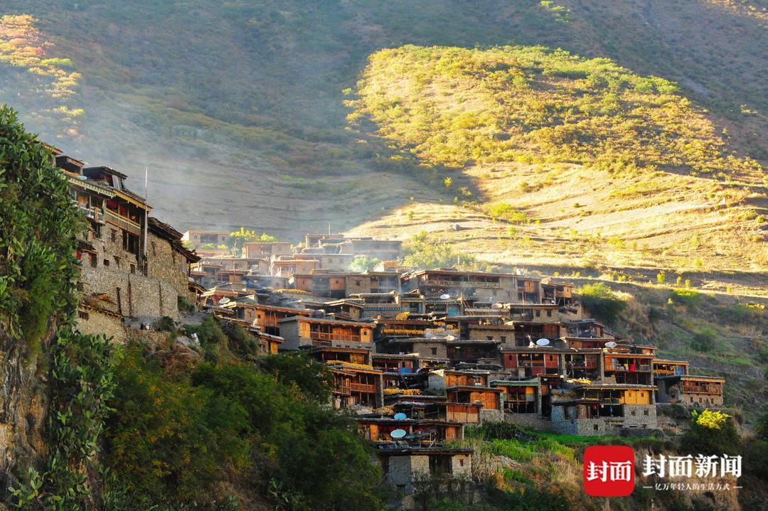 镜头下的大凉山：凉山州成立70周年县市风采——木里县休闲区蓝鸢梦想 - Www.slyday.coM