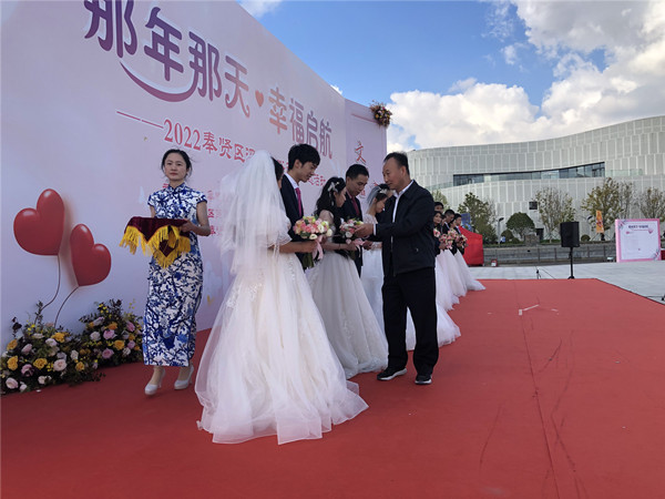 “那年那天”幸福启航 这些因疫情推迟婚期的新人终于走上红地毯……休闲区蓝鸢梦想 - Www.slyday.coM