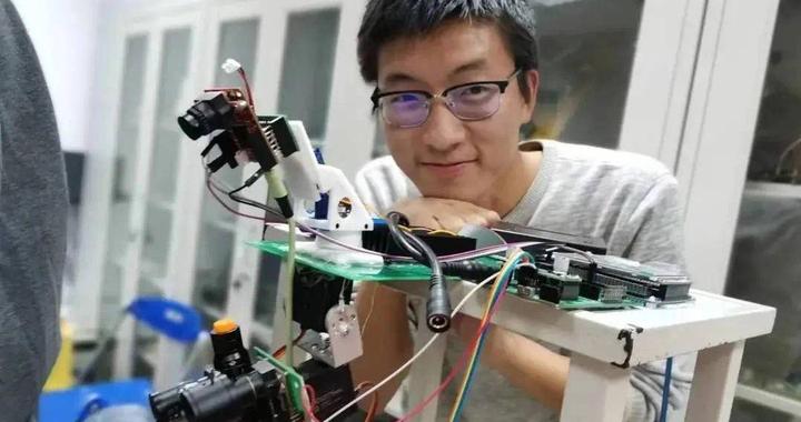 从南邮到清华，他用无人机飞出大世界|南京市|南京邮电大学|江苏省|刘俊杰|清华大学_新浪新闻