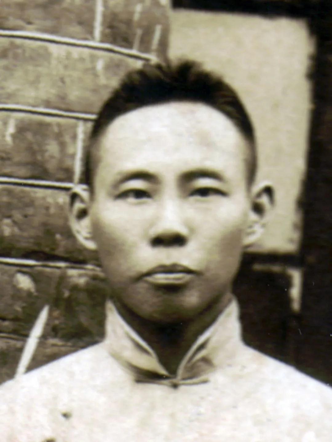 董卿59岁前任程前罕露面!下巴凸出撞脸金星,与王雪纯亲密引争议|程前|王雪纯|董卿_新浪新闻