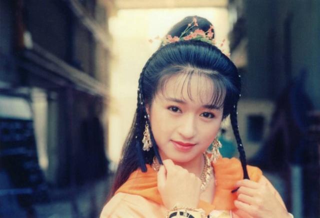 还记得《大时代》中她饰演的方家小妹妹方敏吗?__财经头条