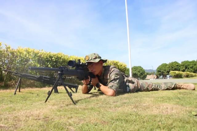 这对双胞胎长得太像了，还都是特战队员休闲区蓝鸢梦想 - Www.slyday.coM