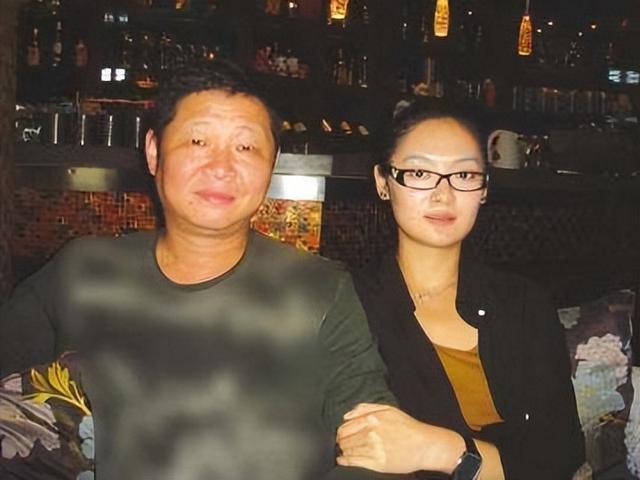 演员赵亮:娶小15岁模特妻子,低调养鸡14年,带领300户农民脱贫__财经