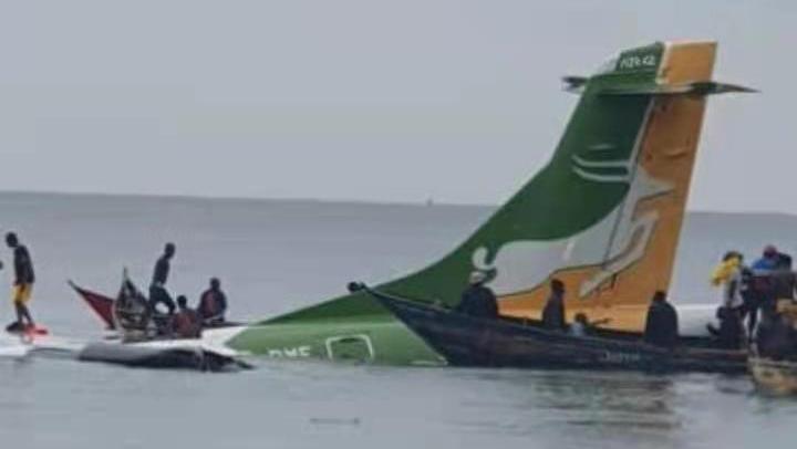 坦桑尼亚一客机坠湖：机上载有43人，其中26人已被救起休闲区蓝鸢梦想 - Www.slyday.coM