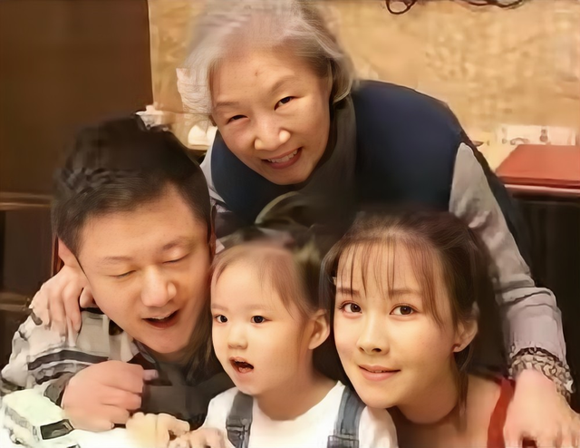 演员吕中丈夫去世后悲痛至极儿媳的做法让她暖心