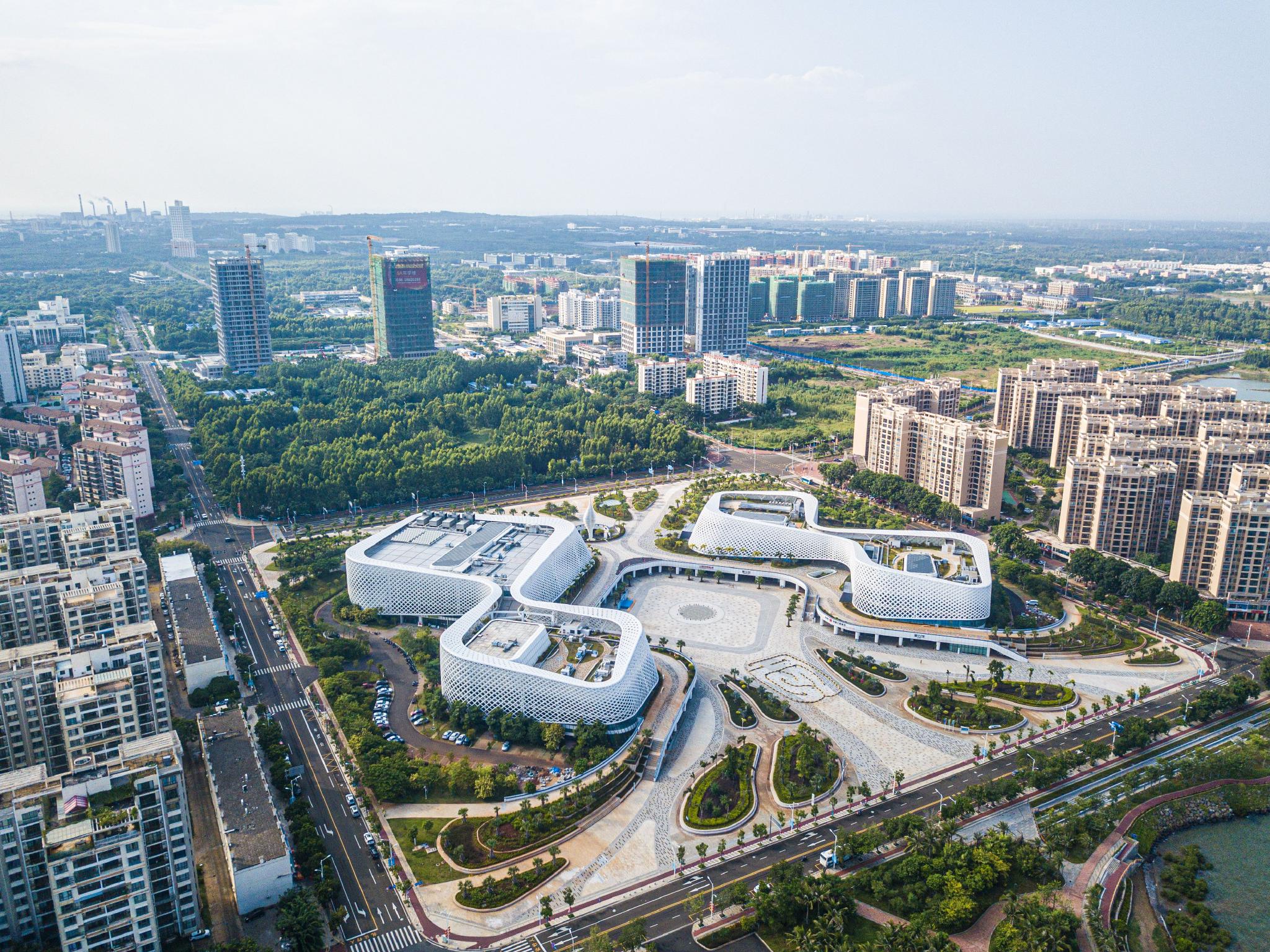 这是海南洋浦经济开发区国投洋浦港码头(无人机照片,9月25日摄).