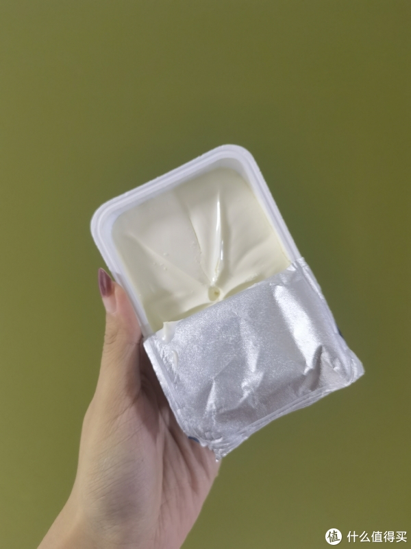 原味奶酪加入果酱拌在一起吃,加点蓝莓酱或者树莓酱简直绝了,抹在面包