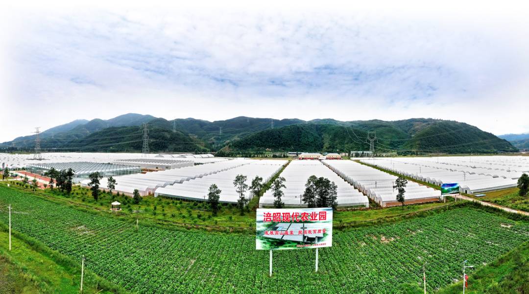 镜头下的大凉山：凉山州成立70周年县市风采——昭觉休闲区蓝鸢梦想 - Www.slyday.coM