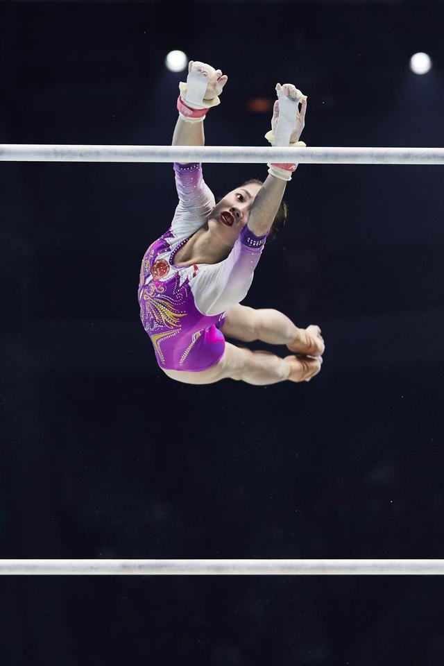 上届冠军韦筱圆在女子双杠比赛中以近乎完美的发挥卫冕,但这已经是女