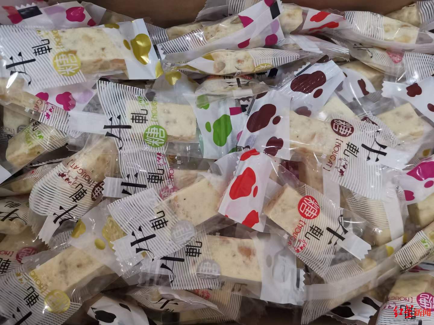 这位成都班主任，有爱！班上的日常奖励，全是她亲手制作休闲区蓝鸢梦想 - Www.slyday.coM