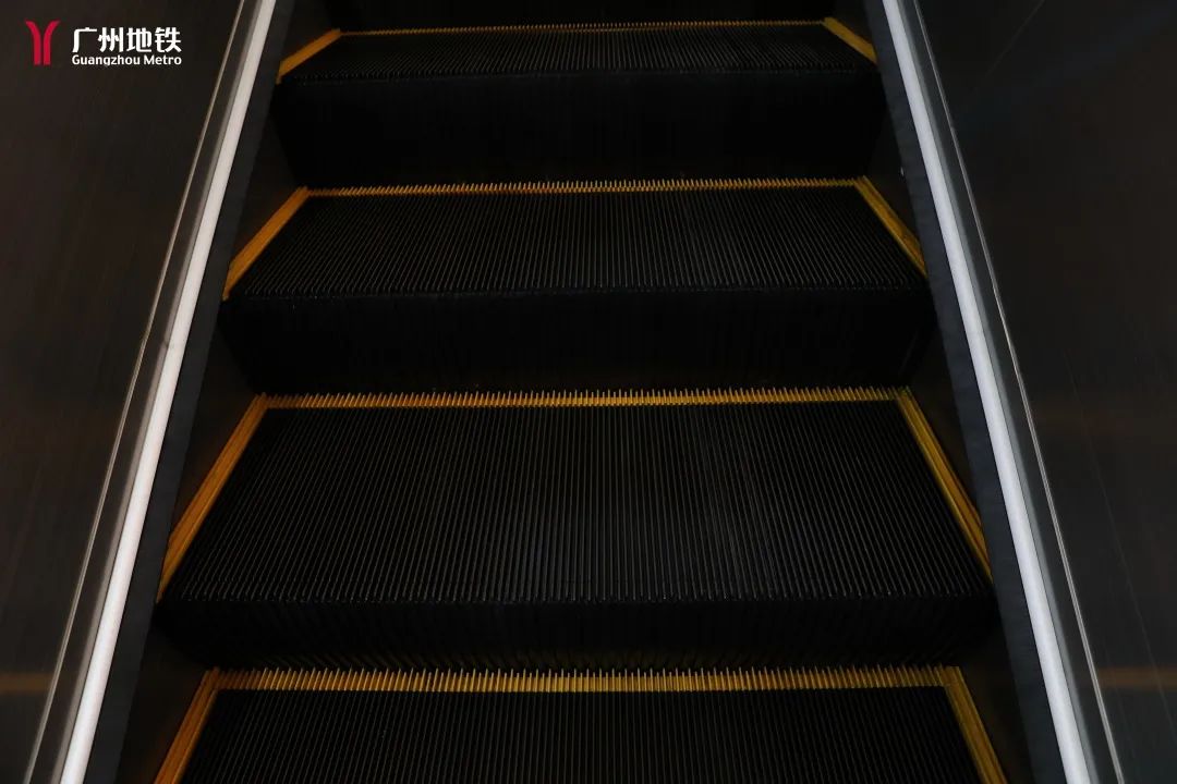 地铁内这些地方你有注意吗？休闲区蓝鸢梦想 - Www.slyday.coM