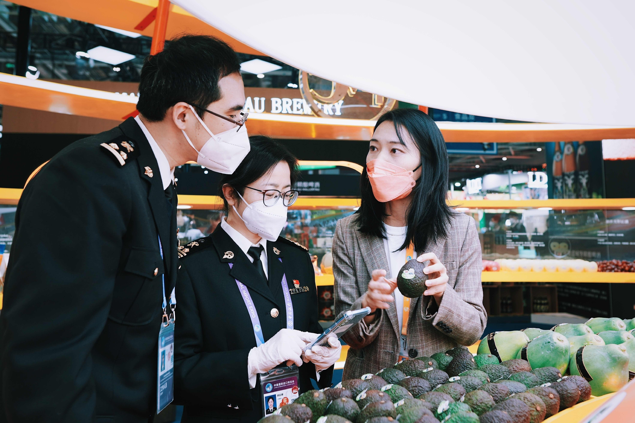 上海海关:五届进博会累计监管展品三千余批,总额达8亿美元|上海海关