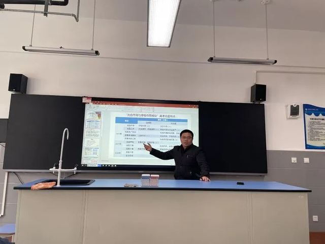 西安市浐灞二中召开高考生物论坛暨专家报告会休闲区蓝鸢梦想 - Www.slyday.coM