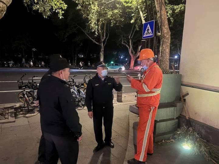 救命药不慎遗失，杭州街头白血病女孩一直哭，这群男人为她大晚上翻了几十个垃圾桶休闲区蓝鸢梦想 - Www.slyday.coM